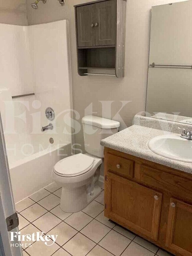 Building Photo - 962 Andover Dr