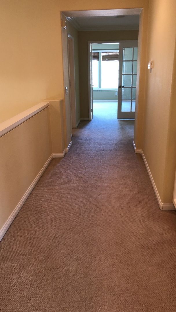 Building Photo - Stunning Sierra Del pro view home!