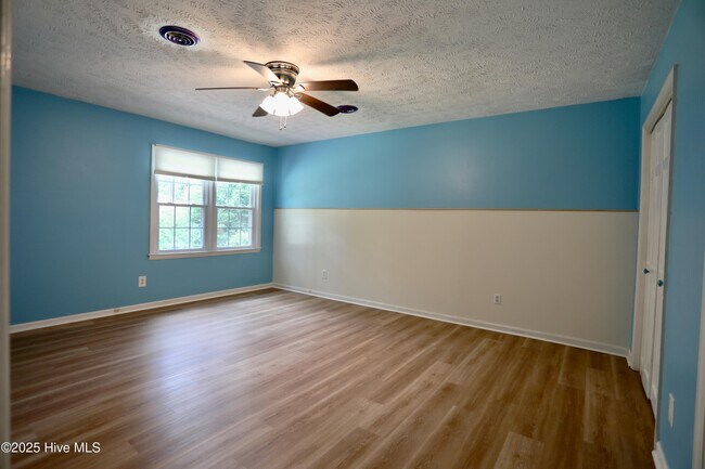 Building Photo - 202 Haldane Dr