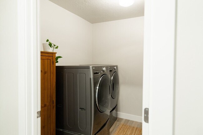 Building Photo - 2823 E Clarkstone Dr