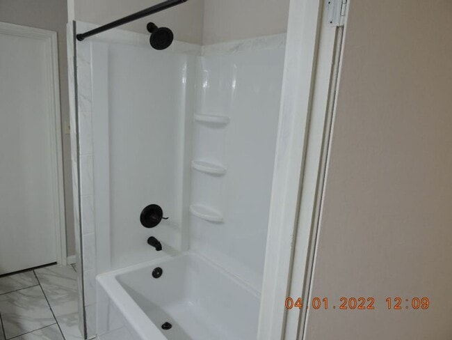 Building Photo - Great Condo Close to Southgates of  LSU