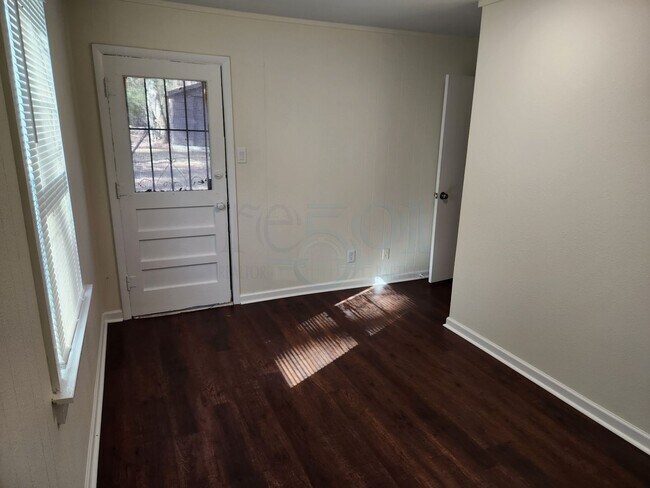 Building Photo - *Availabe Soon* Completely Remodeled Home!