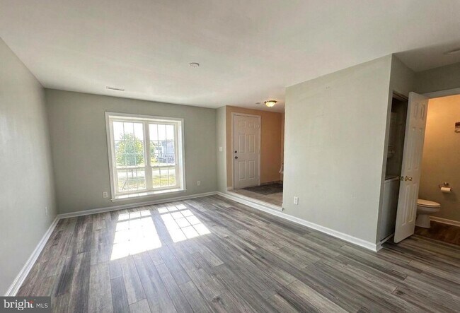 Building Photo - 326 Lancaster Square