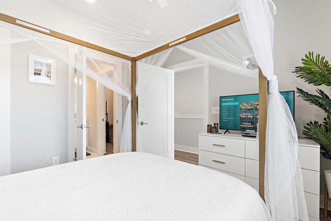 Building Photo - 2135 24th Ave N