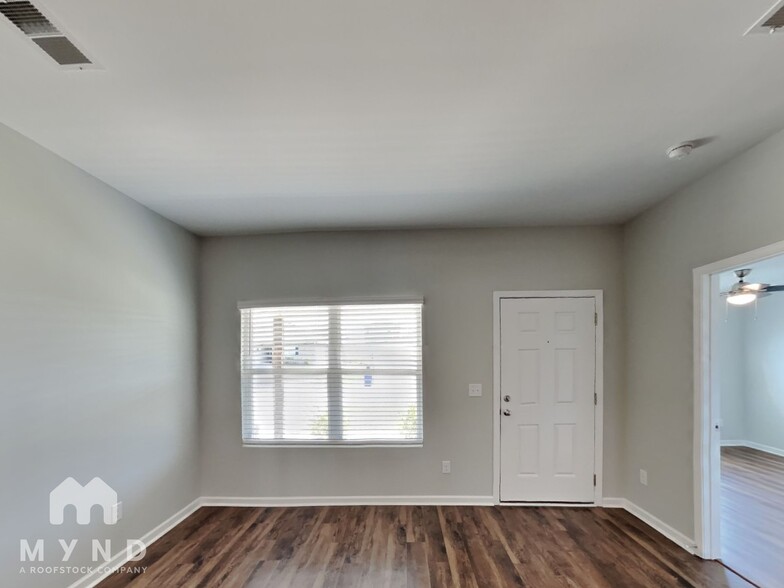 Building Photo - 390 Woodland Trl