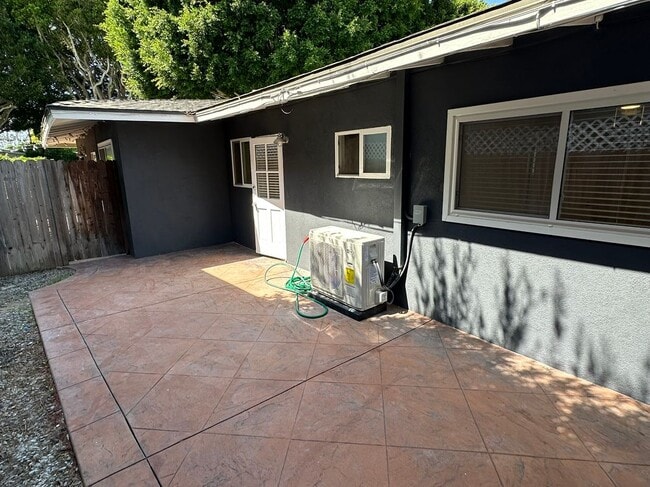 Building Photo - 1502 Clay St