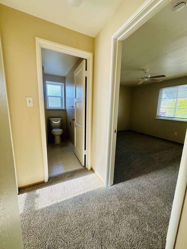 Building Photo - 3178 Hillview Ct