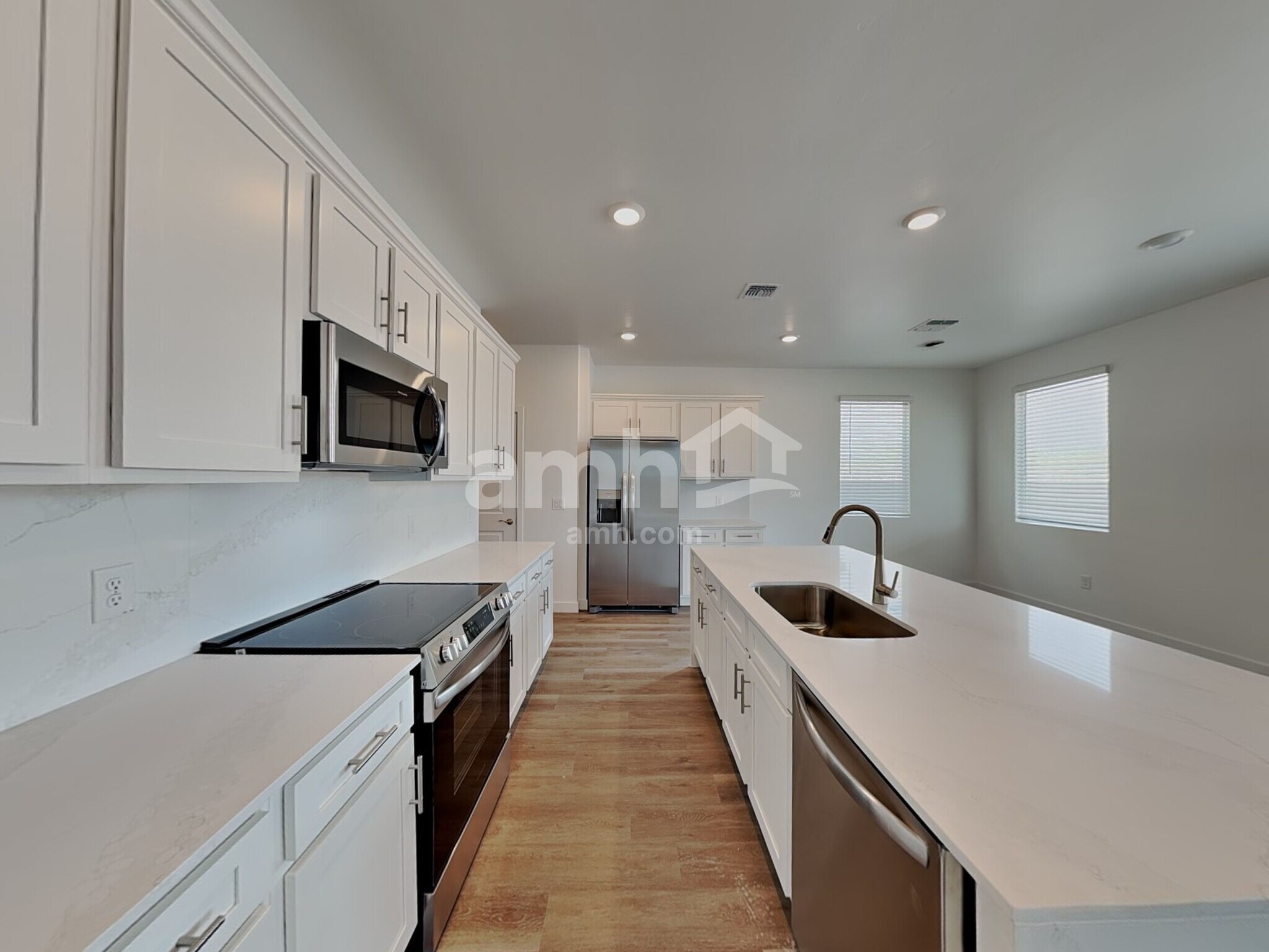 Building Photo - 9642 N Avenida Torcal