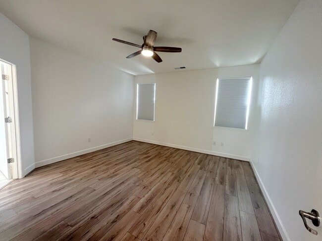 Building Photo - Stylish and Efficient 3 Bedroom Home