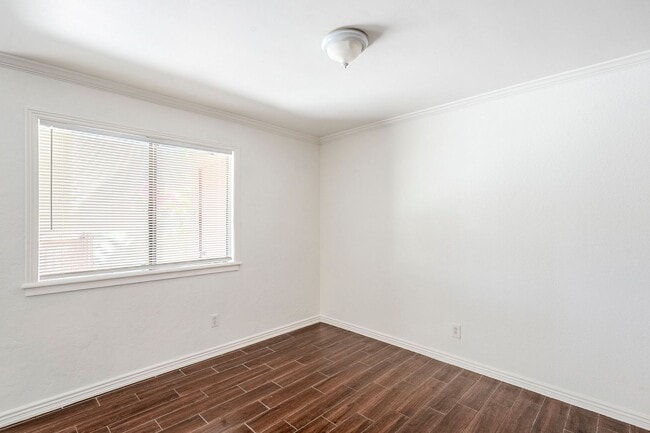 Building Photo - 3 bedroom townhome for rent