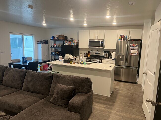 Building Photo - 398 N Sea Chaser Ln