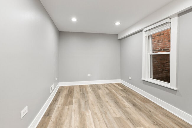 Building Photo - 4624 N Springfield Ave