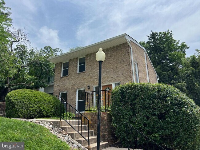 Building Photo - 5566 Burnside Dr