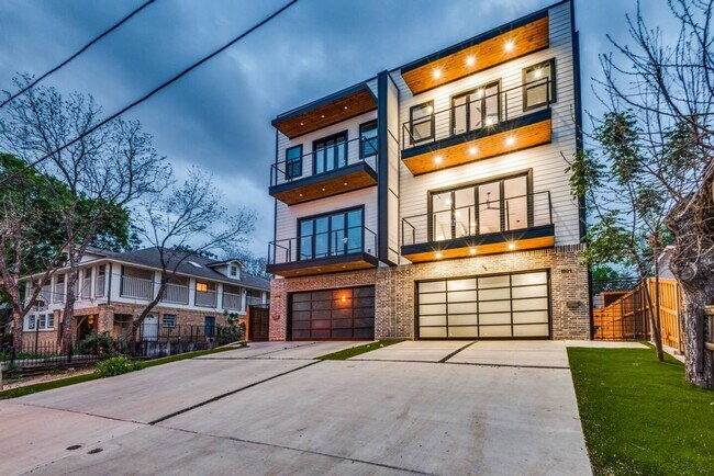 Stunning 3BR 3.5 Bath Townhome in Dallas - Stunning 3BR  3.5 Bath Townhome in Dallas