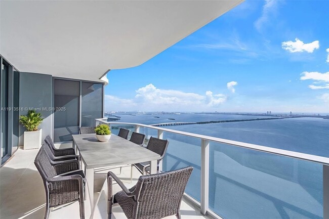 Building Photo - 700 NE 24th St