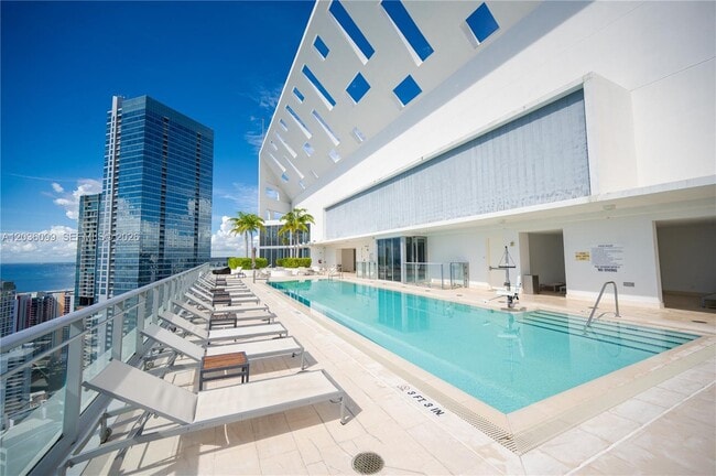 Building Photo - 1300 Brickell Bay Dr
