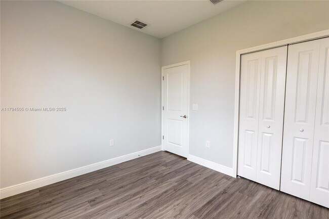 Building Photo - 8448 Dinnano St