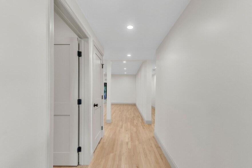 Building Photo - 4316 Bellaire Ave