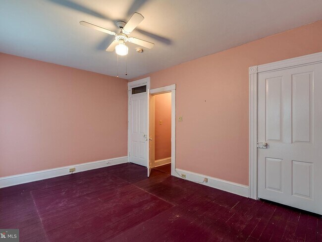 Building Photo - 524 Howard Ave