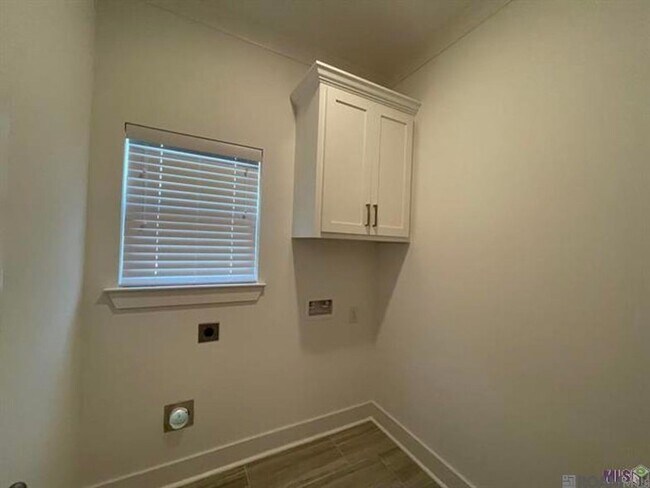 Building Photo - 9905 Stone Water Dr