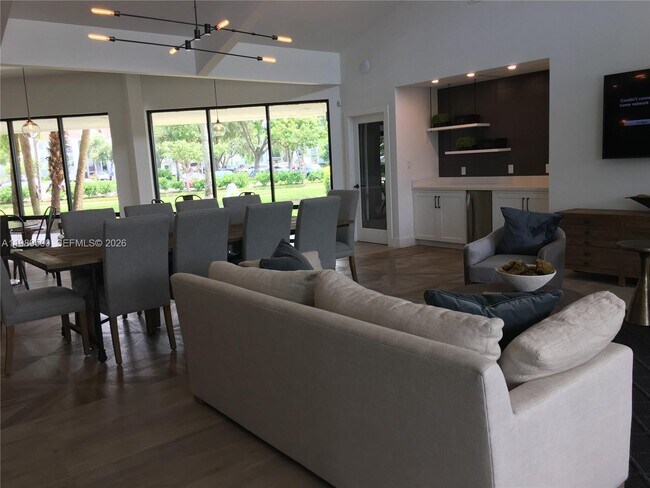 Building Photo - 10110 Boca Entrada Blvd