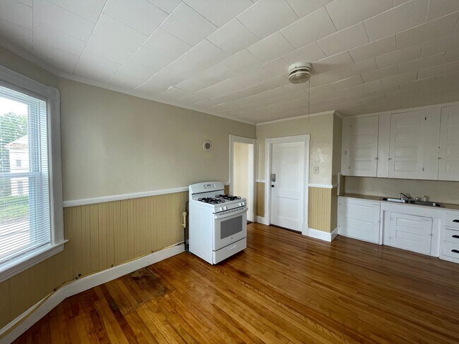 Building Photo - 68 Laval St