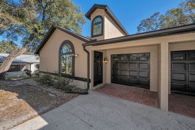 Building Photo - Beautiful executive Townhome
