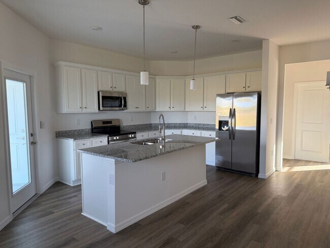 Building Photo - 16075 Badalona Dr