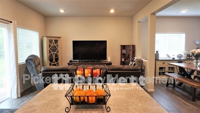 Building Photo - 6477 Hornet Cir NE