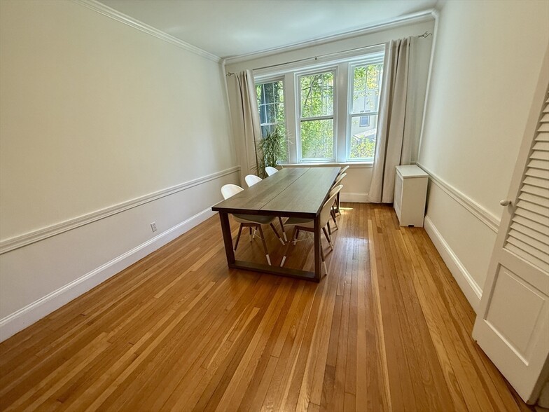 Building Photo - 324 Tappan St