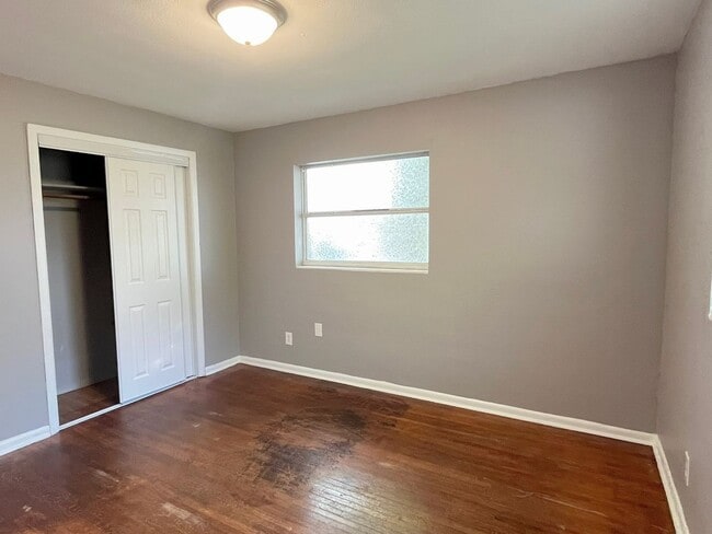 Building Photo - 2611 Pembrook Dr