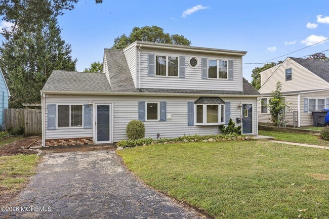 Building Photo - 21 Fairway Dr