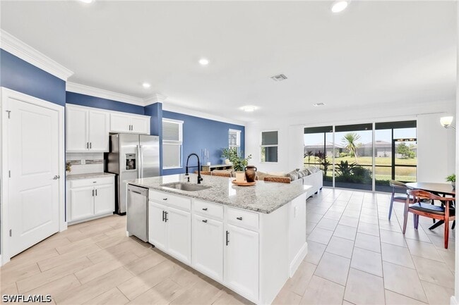 Building Photo - 2127 Hamlin St