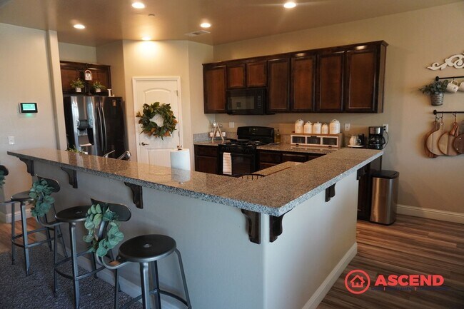 Building Photo - Immaculate Home in Wasco!