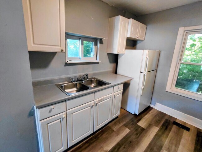 Building Photo - Three-bedroom one bathroom home for rent