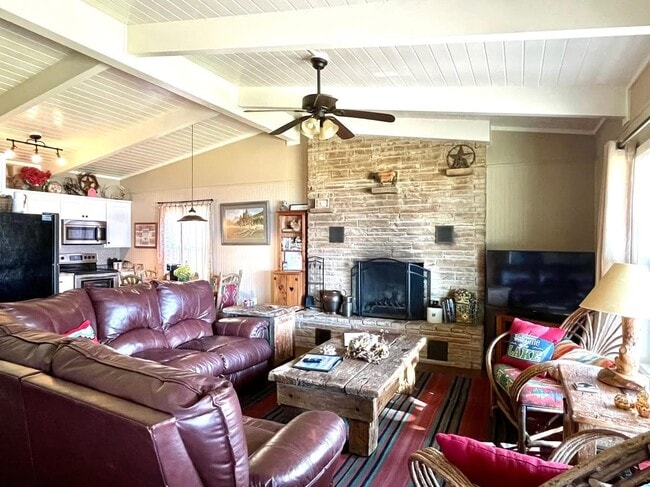 Building Photo - 1114 W 17th St