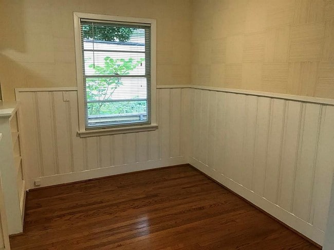 Building Photo - 2504 Kingston St