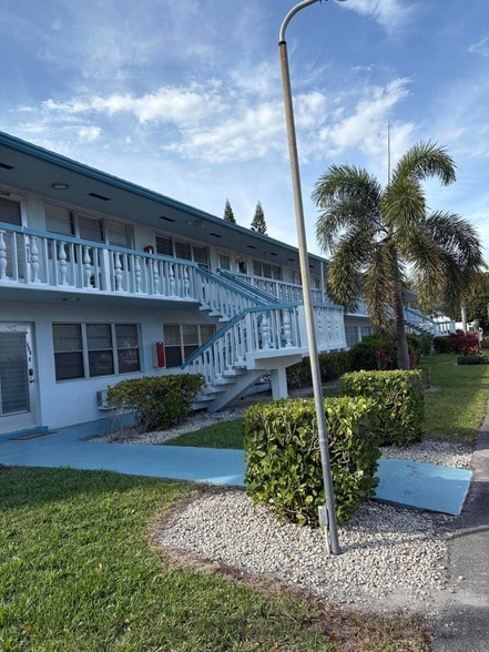 Building Photo - 372 Camden P