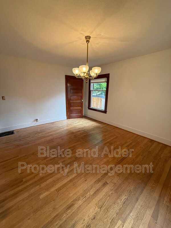 Building Photo - 7824 SE 11th Ave