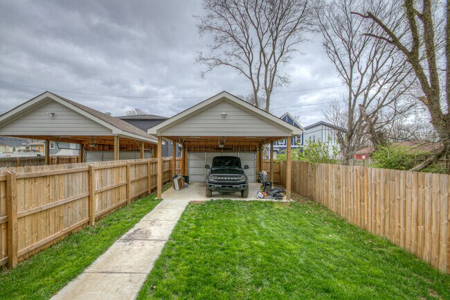 Building Photo - 1602B 12th Ave N
