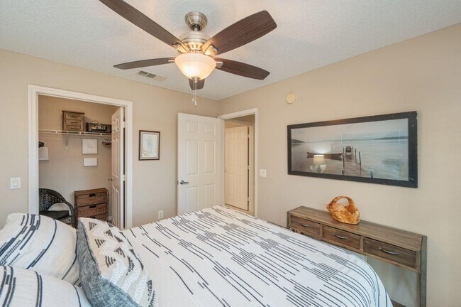 Building Photo - 4276 Calinda Ln