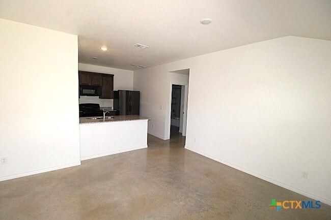 Building Photo - 102 Lost Trl