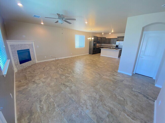 Building Photo - Gorgeous 4bed/3.5bath with 2 Master Bedrooms!