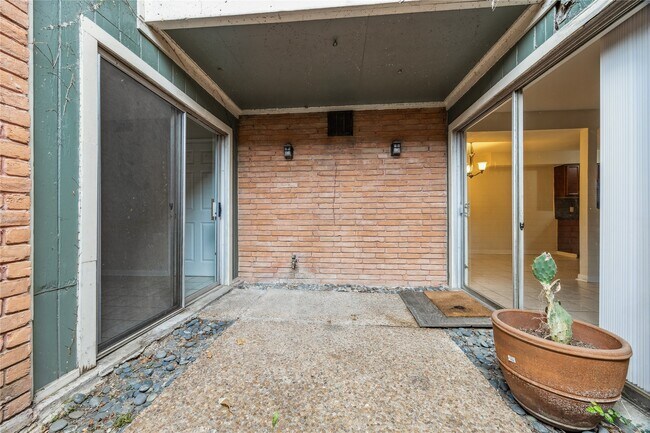 Building Photo - 705 Harold St