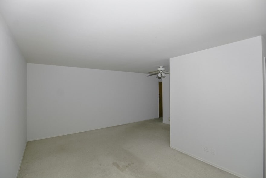 Building Photo - 665 W Wrightwood Ave