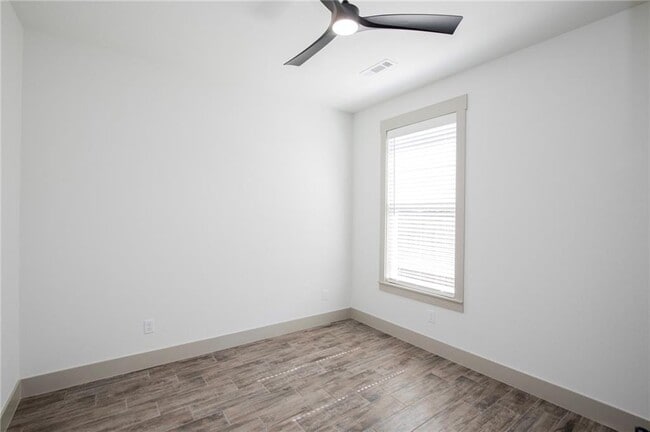 Building Photo - 108 White Oak St