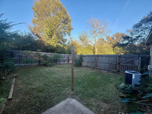 Building Photo - 8900 Eskabar Dr