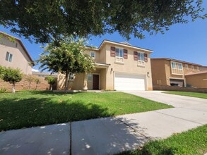 Building Photo - Modern 2-Story 4-Bedroom Home in Jurupa Va...