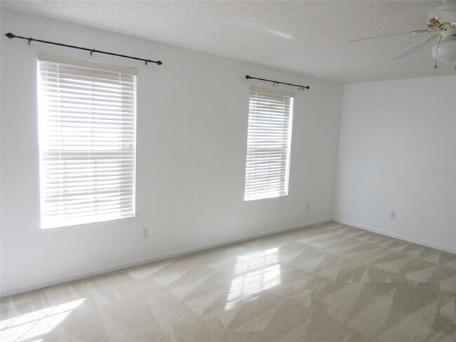 Building Photo - 926 Horseshoe Falls Dr