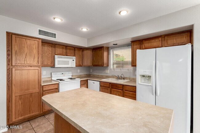 Building Photo - 8003 S 48th Dr